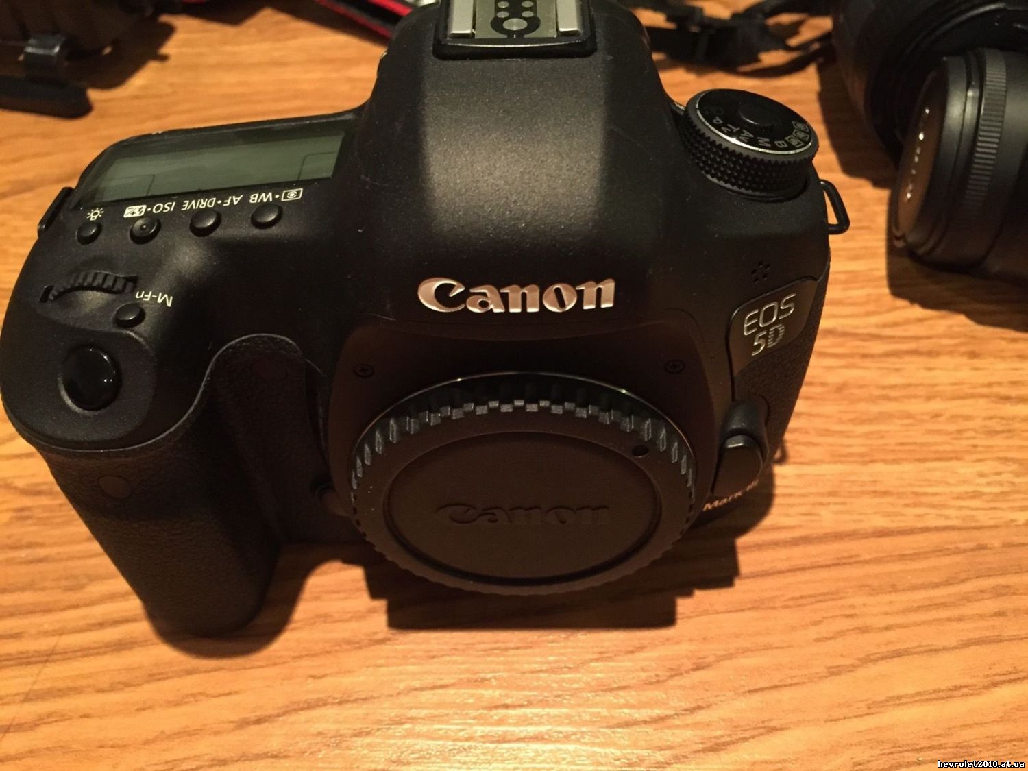 Canon EOS 5D Mark, Nikon D700