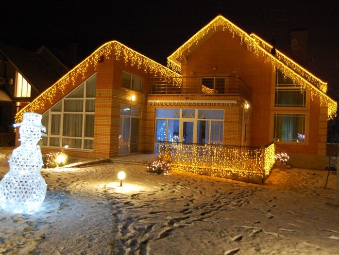 Новорічна ілюмінація гірляндами, монтаж гірлянд!